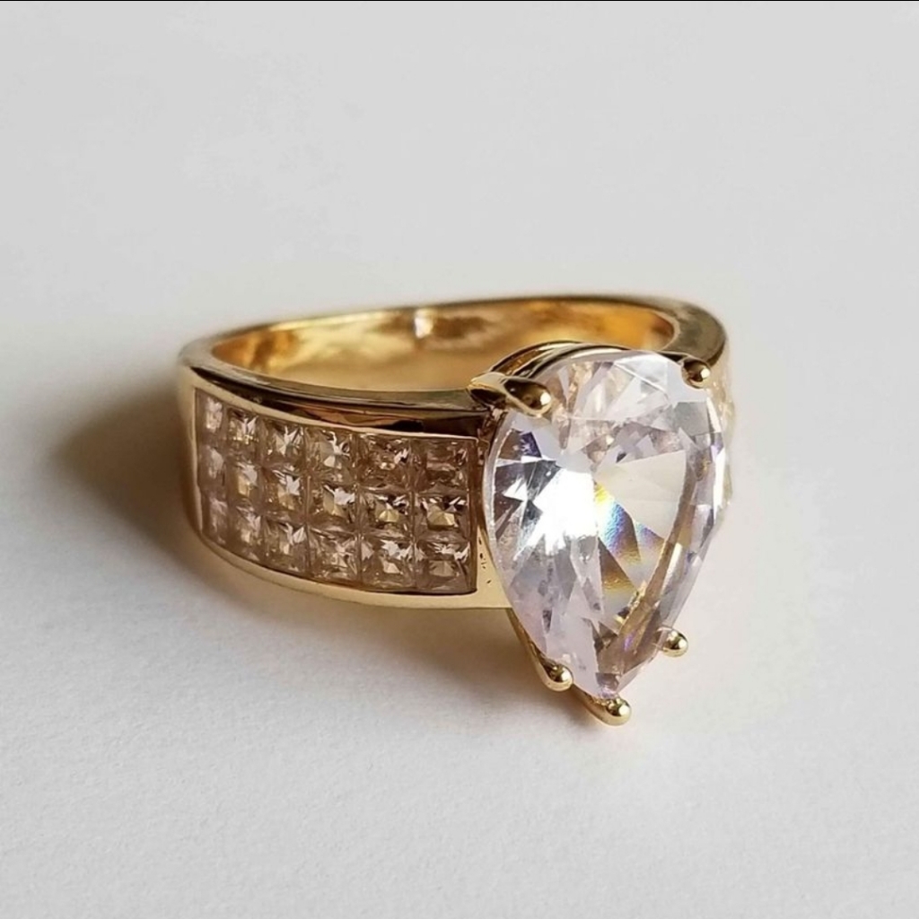 New 18k Gold Plated Pear Cut White Sapphire Diamond Ring For Women